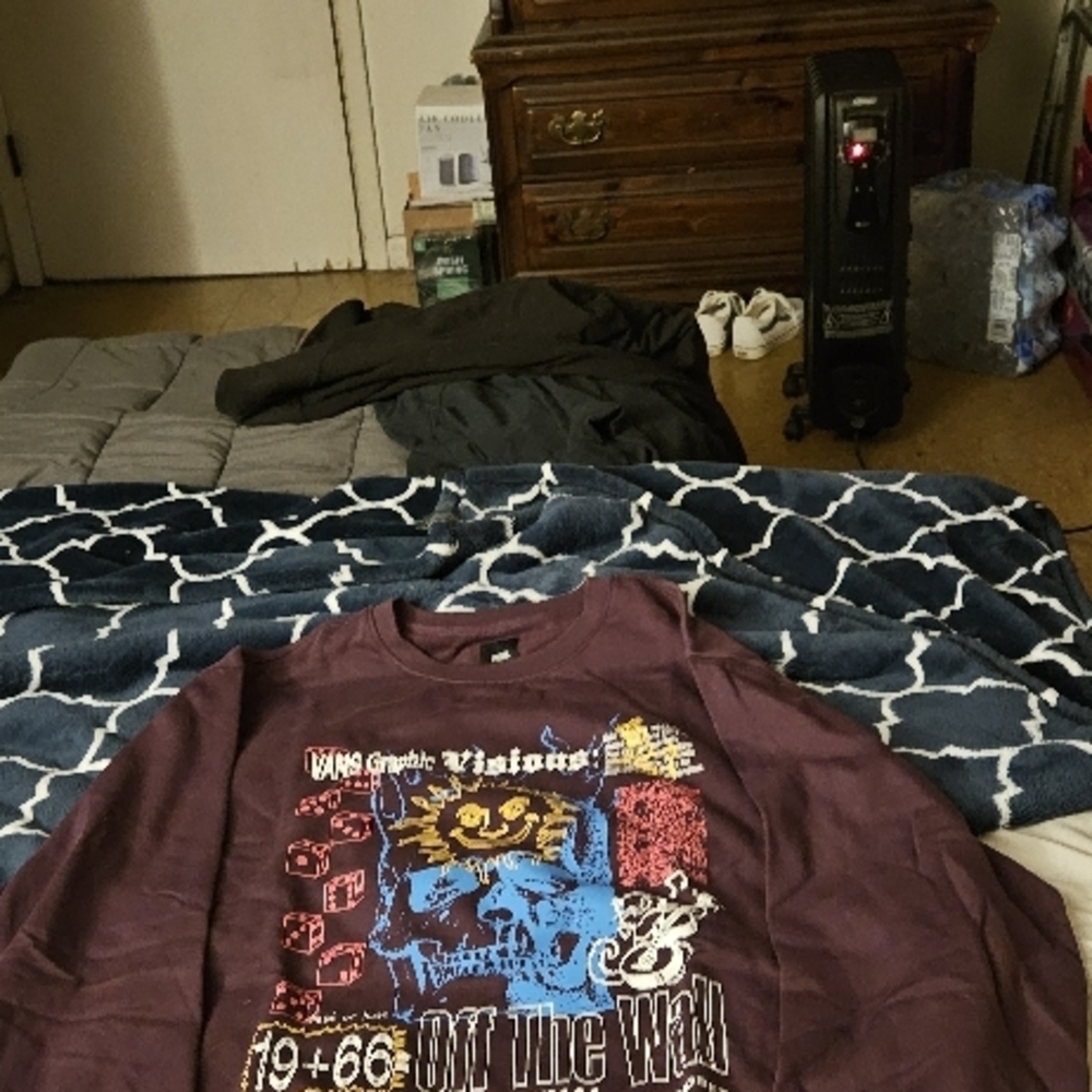 Vans Graphic T-Shirt in Purple